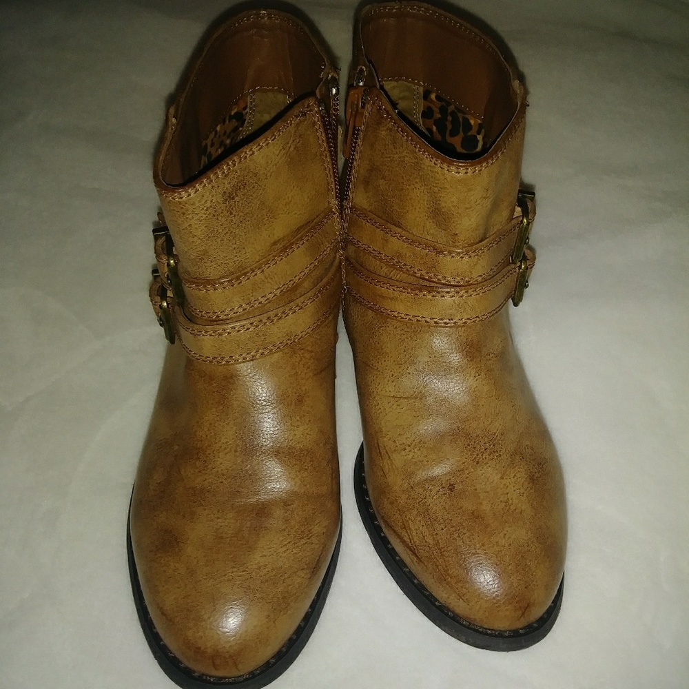 GBgirls-beautiful booties Size 4 (girls)